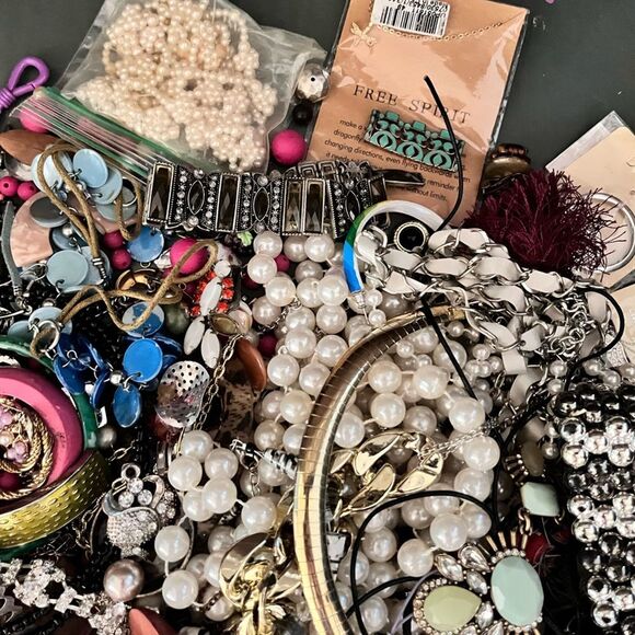 4lb. Craft Junk Jewelry Lot - Picture 4 of 8